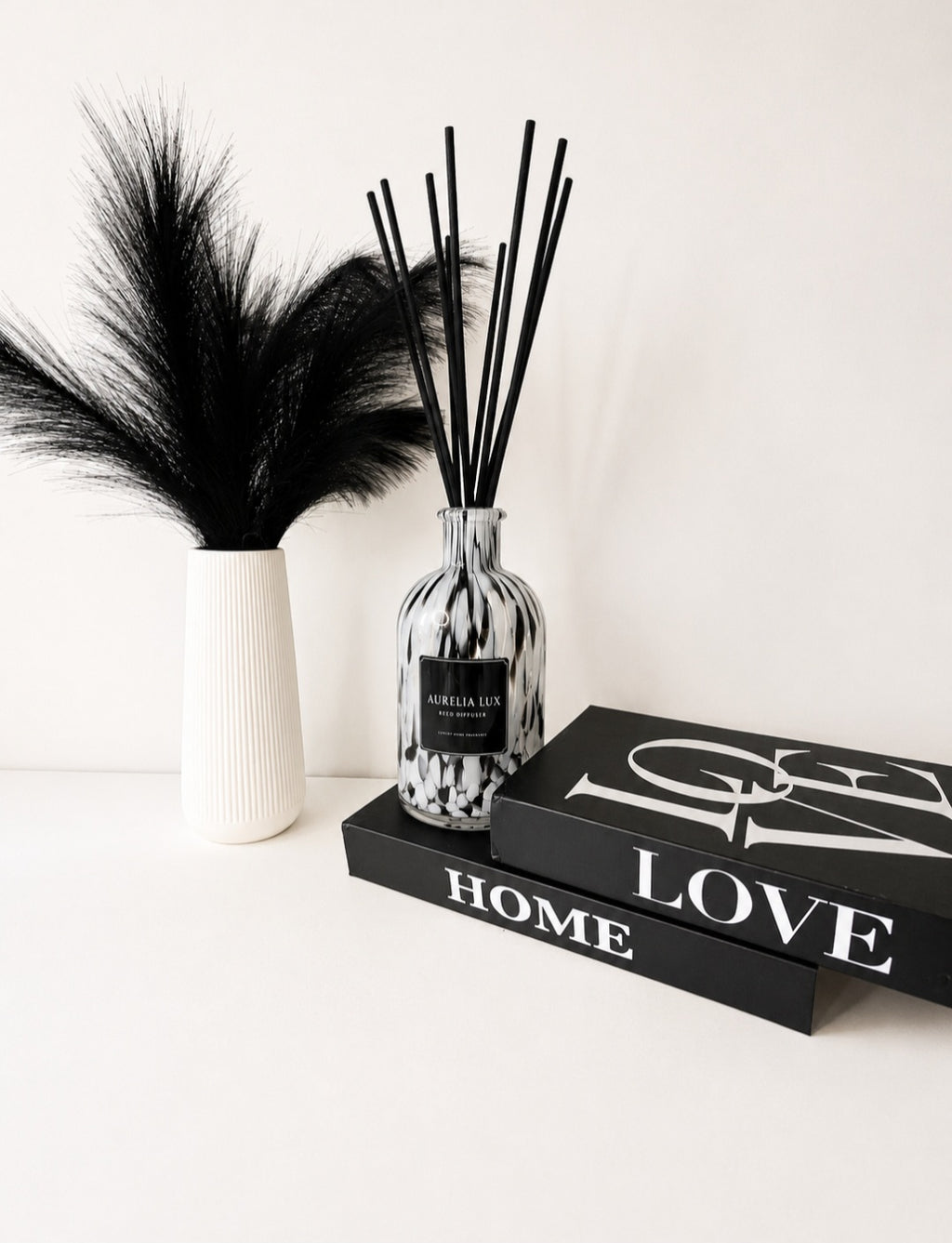 Aurelialux Monochrome 1 litre Long-Lsting Natural Reed Diffuser