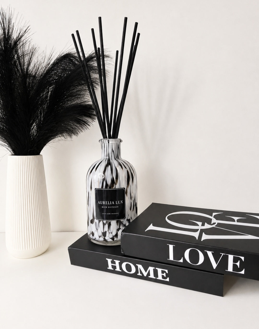 Aurelialux Monochrome 1 litre Long-Lsting Natural Reed Diffuser